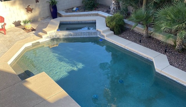3 Bedroom 2.5 Bath With Hot Tub & Heated Pool! Outside BBQ Area with Fire Pit!