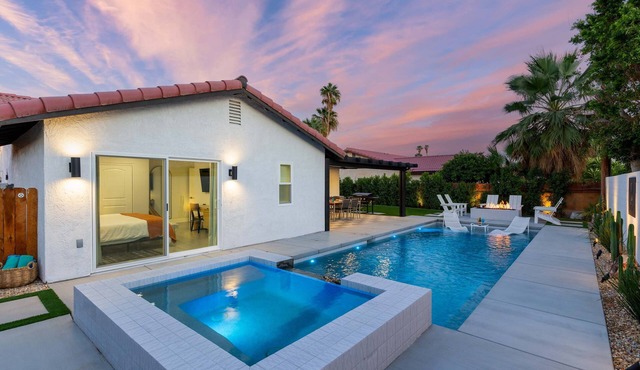 3-bedroom Fireplace Stunning Spanish Home in Indio