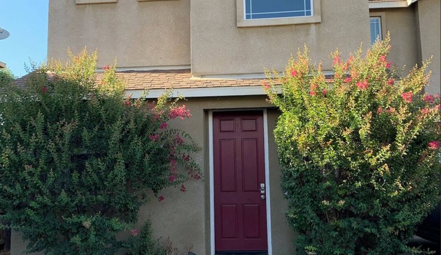 3-bedroom house in Tulare with washer and dryer