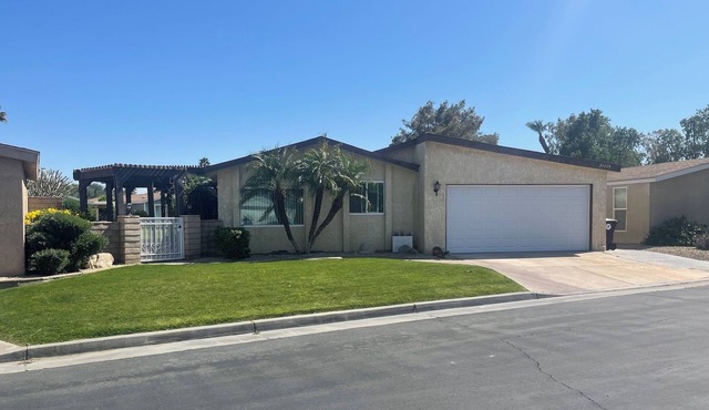 3-bedroom house in fabulous Thousand Palms with Mountain and Golf Course Views