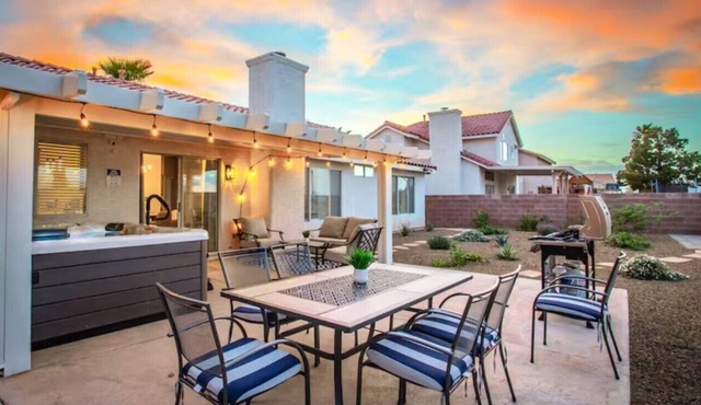 3-bedroom Retreat with Gorgeous Back Yard/Hot Tub & Game Room!
