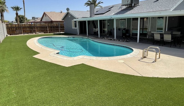3 Br with a pool. Quiet neighborhood. Pets allowed. BBQ. Centrally located. in Phoenix