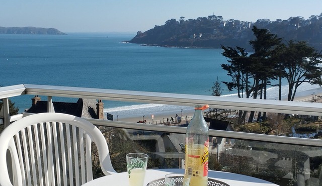 3 minutes from the beach, GRD STANDING apartment, veranda, terrace, parking in PERROS GUIREC