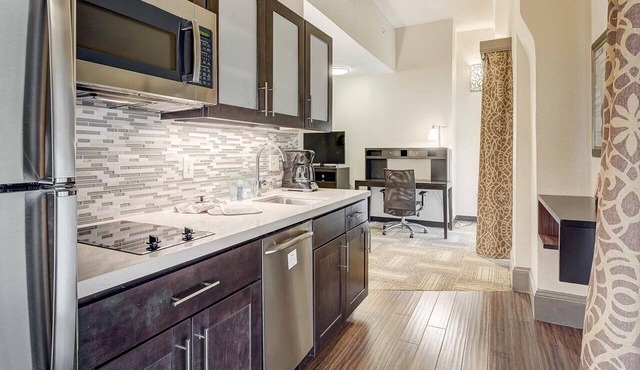 3 Suites with Kitchen in Historical Building Near Baltimore Convention Center in Baltimore