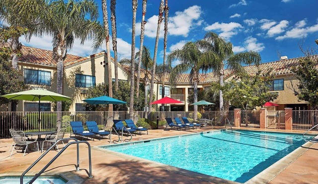3 Units | Plush 2 Queen Beds | 3 Miles to Town Center Shopping | Shared Patio in Valencia