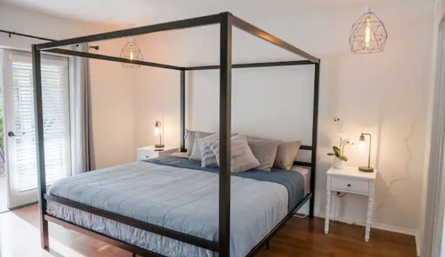 30 day stays, King and full beds Hot tub, Mountain Views. Near park