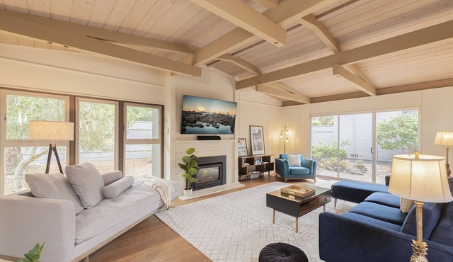 3830 The Caddy Shack ~Golf & Dine in Pebble Beach® in Pebble Beach