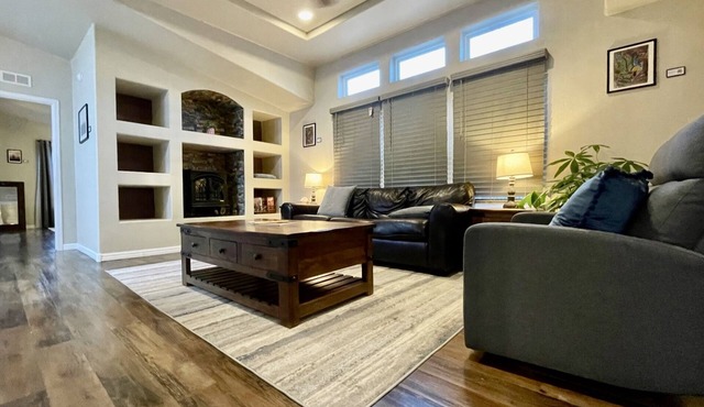 3bd Verde Valley Gem Quiet Comfort, Near Sedona, Culdesac, deer outside the yard