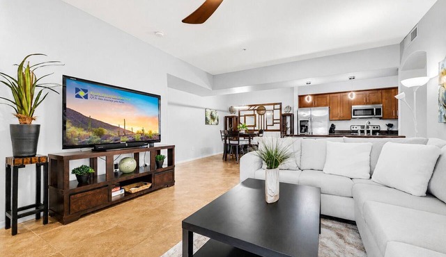 3BR condo w community pool, hot tub, patio in Mesa