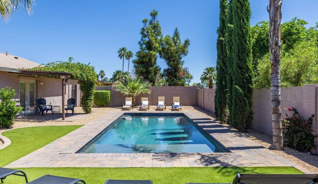 3BR - Poinsettia Pool Paradise!