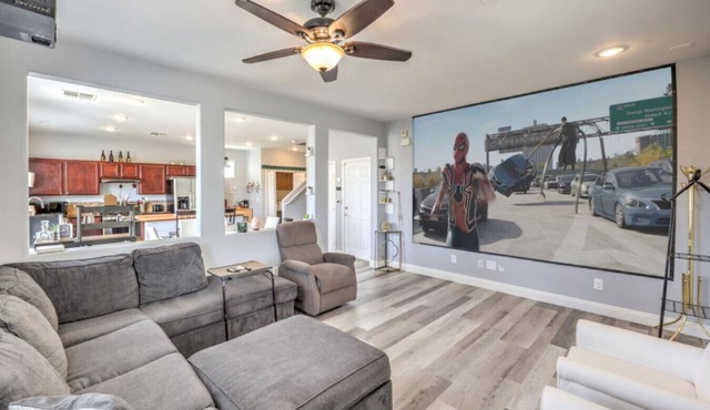 3BR SW Vegas, Projector King Suite, Full Kitchen
