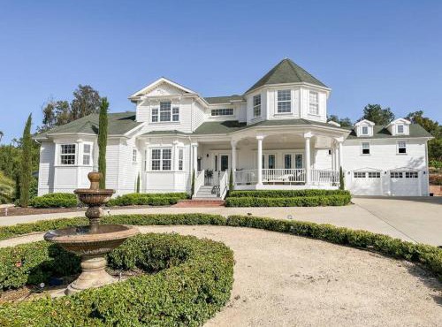 4 Acre Villa Estate Private Park, Pool, Spa, 40 foot Waterslide in Fallbrook