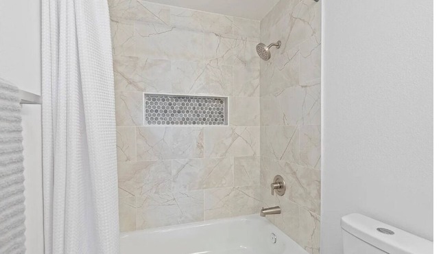 4 BD, Pet Friendly - Modern chic beautiful, fenced yard in Vancouver