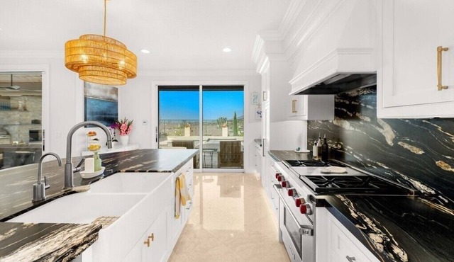 4-bedroom villa in brilliant Anaheim with AC