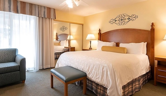 4 Units | Pool & Free Onsite Parking | Near Ramona Winery