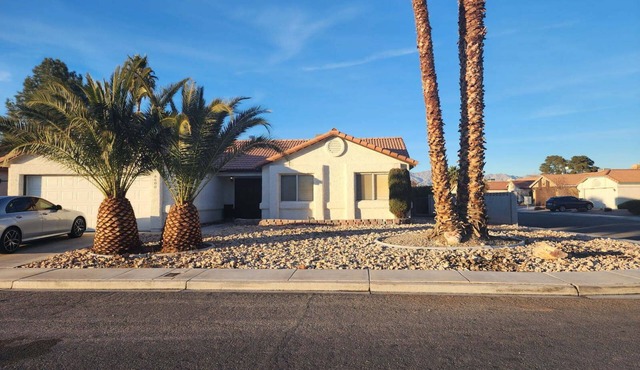 40% off Beautiful Home COME MAJE THIS YOUR HOME AWAY FROM HOME IN LAS VEGAS!
