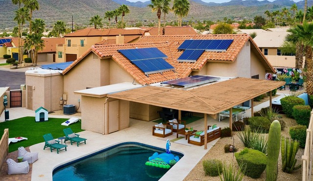 4B/4B/3Masters! $100k+Resort Yard: HeatedPool+HotTub+BBQ+FirePit+Gym+EV Charger