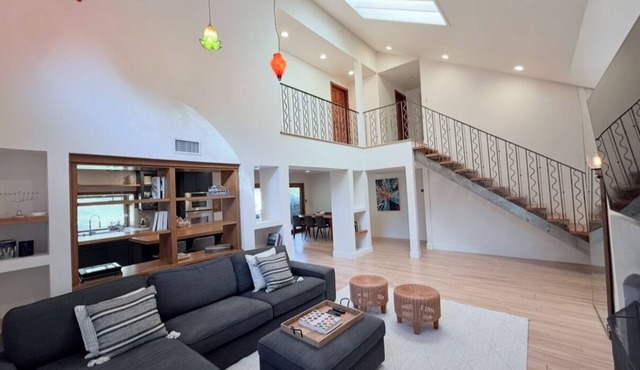 4BDs Hillside Oasis w/Hot tub