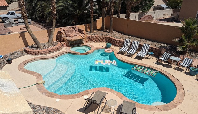 4BR Home. private pool/hot tub/BBQ Convenient to South Point, airport and strip.