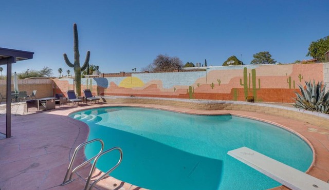 5 Mi to Saguaro National Park: Desert Gem w/Pool!