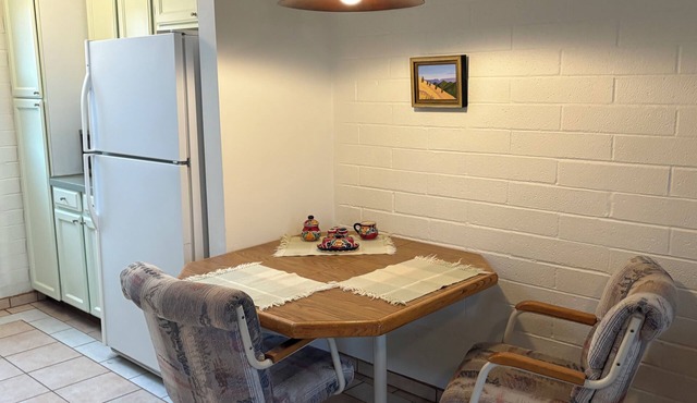 55 and older Cozy 2-bedroom condo in charming Green Valley with AC