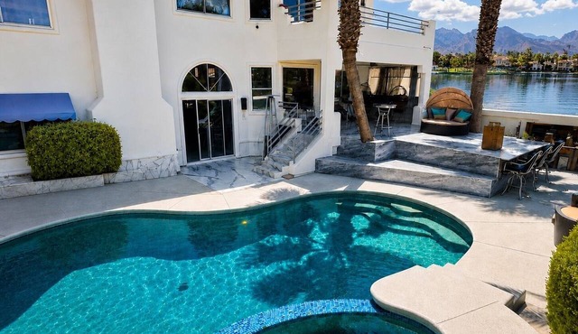 5BR Designer Lakefront Home, Luxury Amenities