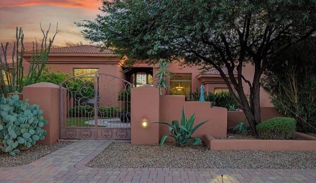 6-bedroom home in serene Scottsdale with fitness room/hot tub/pool/e-bikes