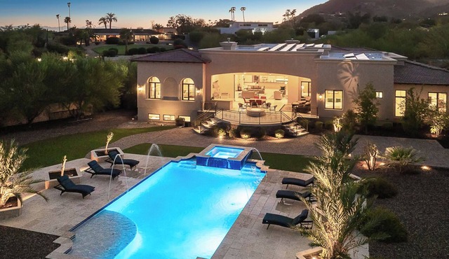 9BR Estate - Pickleball, Mountain Views, Heated Pool, Spa & Private Theater