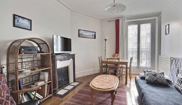 A COMFORTABLE AND AUTHENTIC PARISIAN LIVING EXPERIENCE ON RUE JENNER in Paris