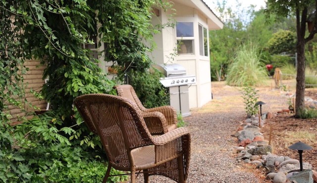 A high-design primary residence designed for slow mornings and creative resets in Page Springs. 3 king beds and pull out couch can accommodate up to 8 guests.