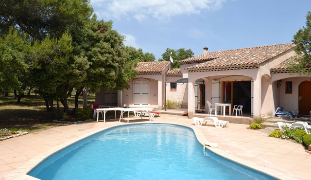 A spacious and peaceful villa ideally located between sea and mountains in Seillons-Source-D'argens