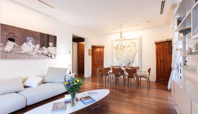 About this spaceWelcome to my spacious and bright designer apartment, completely renovated and furnished with custom-made furniture. Equipped with air conditioning and a sophisticated Sonos audio system, it offers you unique comfort and atmosphere.Just a in Monaco