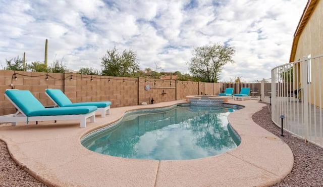 ✨ Across Starpass private pool Private hot tub, Free fast wifi, King bed ✨