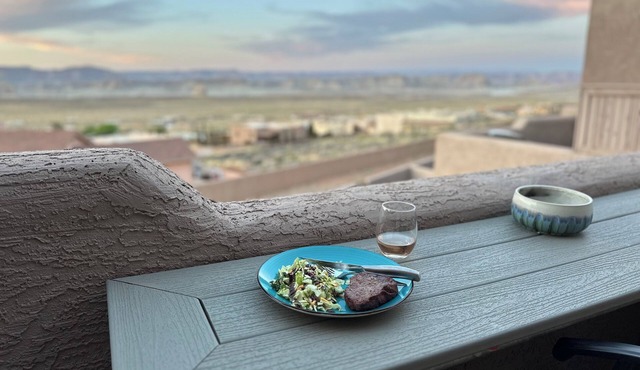 Adventure Base Near Lake Powell — Hikes, Views, Comfort & Pet Friendly