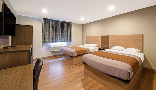 Affordable Accommodation Near Capron Park Zoo! FREE Breakfast & Parking! in Foxborough