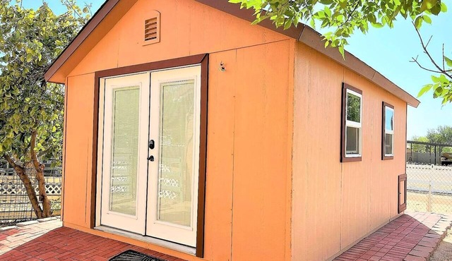 Affordable, Private, Cozy Retreat-Tiny Cowboy Stay in Queen Creek