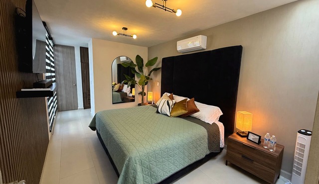 Aguascalientes House with Pool and AC - 10 min from Downtown and FNSM in Aguascalientes