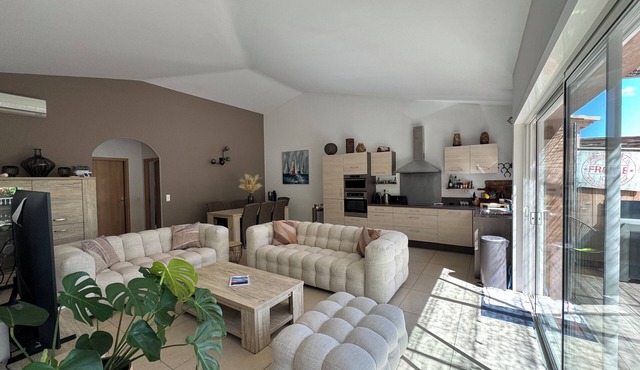 Air-conditioned house in private residence with secure swimming pool, 5 minutes from the beach in Porto-Vecchio
