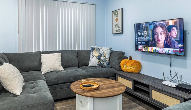 Alhambra 3BR by Park, Pickleball & Pools - Garage, Sleeps 10