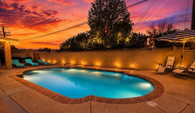 Aloha Scottsdale, Poolside Old Town Retreat