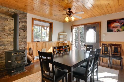 Alton Nat'l Park Adventure Base w/Shared Hot Tub