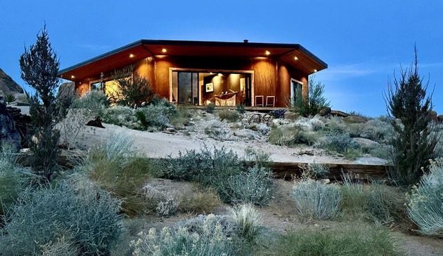 Amazing Lone Pine Cabin for Glamping in California