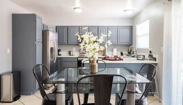 Anchor Sunset · 3BR Smart Home 10m to Strip