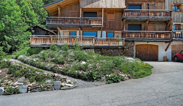 Apartment 'La Dent De Cons' with Mountain View, Private Terrace and Wi-Fi in Notre-Dame-de-Bellecombe
