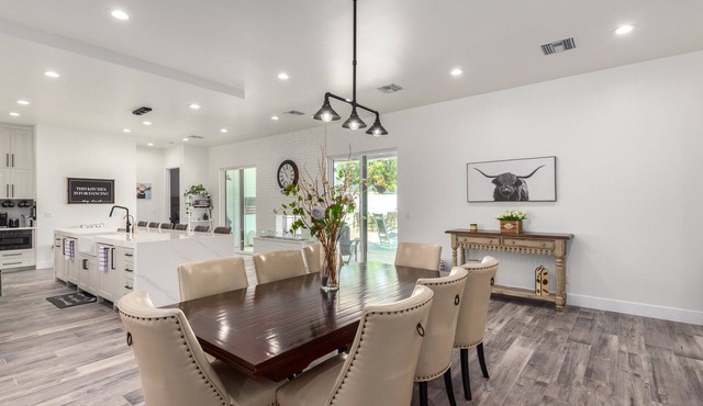 ARCADIA 2022 NEW BUILD - 5 bed/4.5bath - Heated Pool - PRIME LOCATION