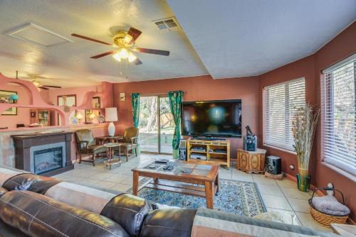 Artfully Decorated Cottonwood Home: Pets Welcome!