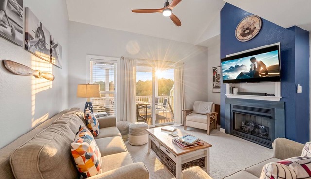 Aviation Themed Townhome w/Waterpark & Game Room - Pet Friendly in Kill Devil Hills