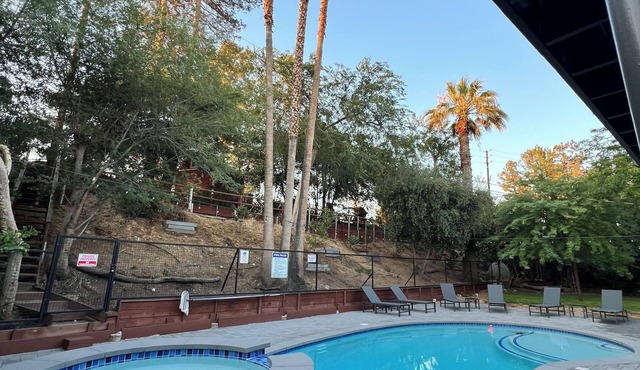 Bakersfield Luxe Stay Stylish & Serene