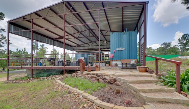 Bastrop Container Hideaway-Forest Views-Near Hiking in Bastrop