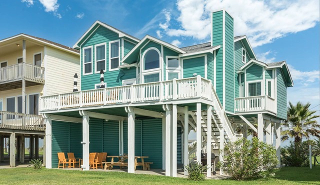 Beach Candy - Beachfront Family-Friendly Home! in Freeport